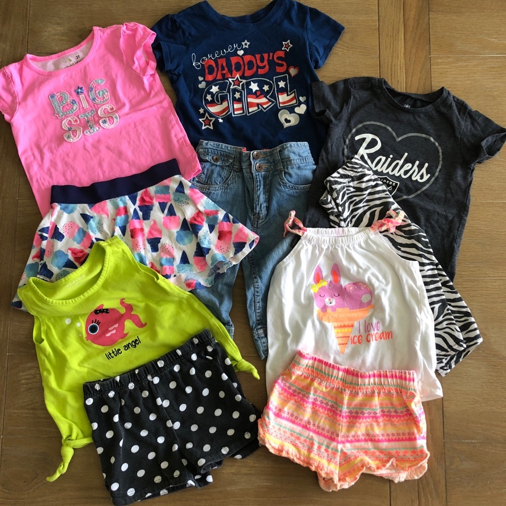 Girls graphic tee outfits.